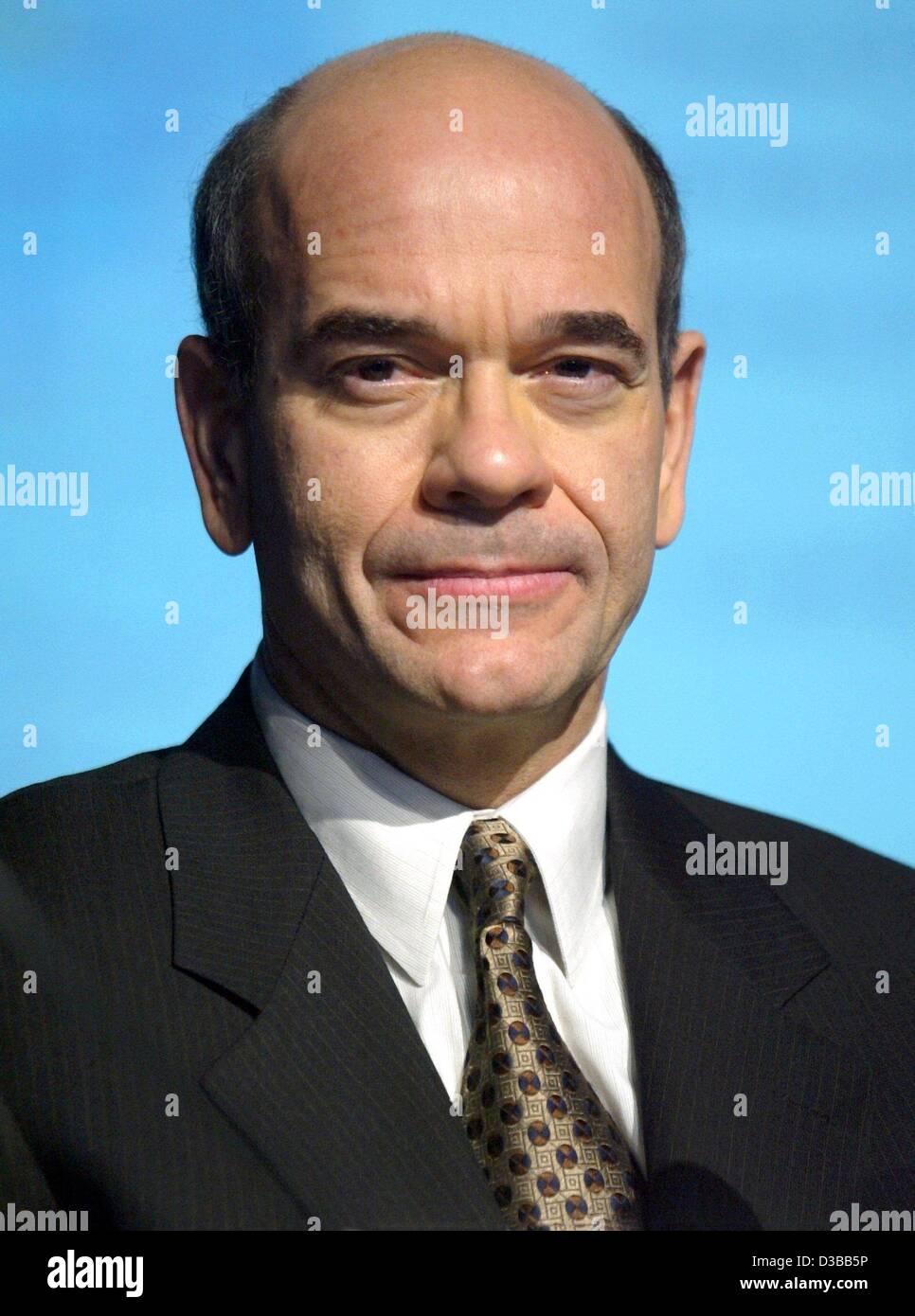 (Dpa) - US-Schauspieler Robert Picardo, spielt den Arzt in der US-Science-Fiction-Fernsehserie "Star Trek: Voyager", während einer Pressekonferenz in Bremen, Deutschland, 6. November 2002 abgebildet. Stockfoto