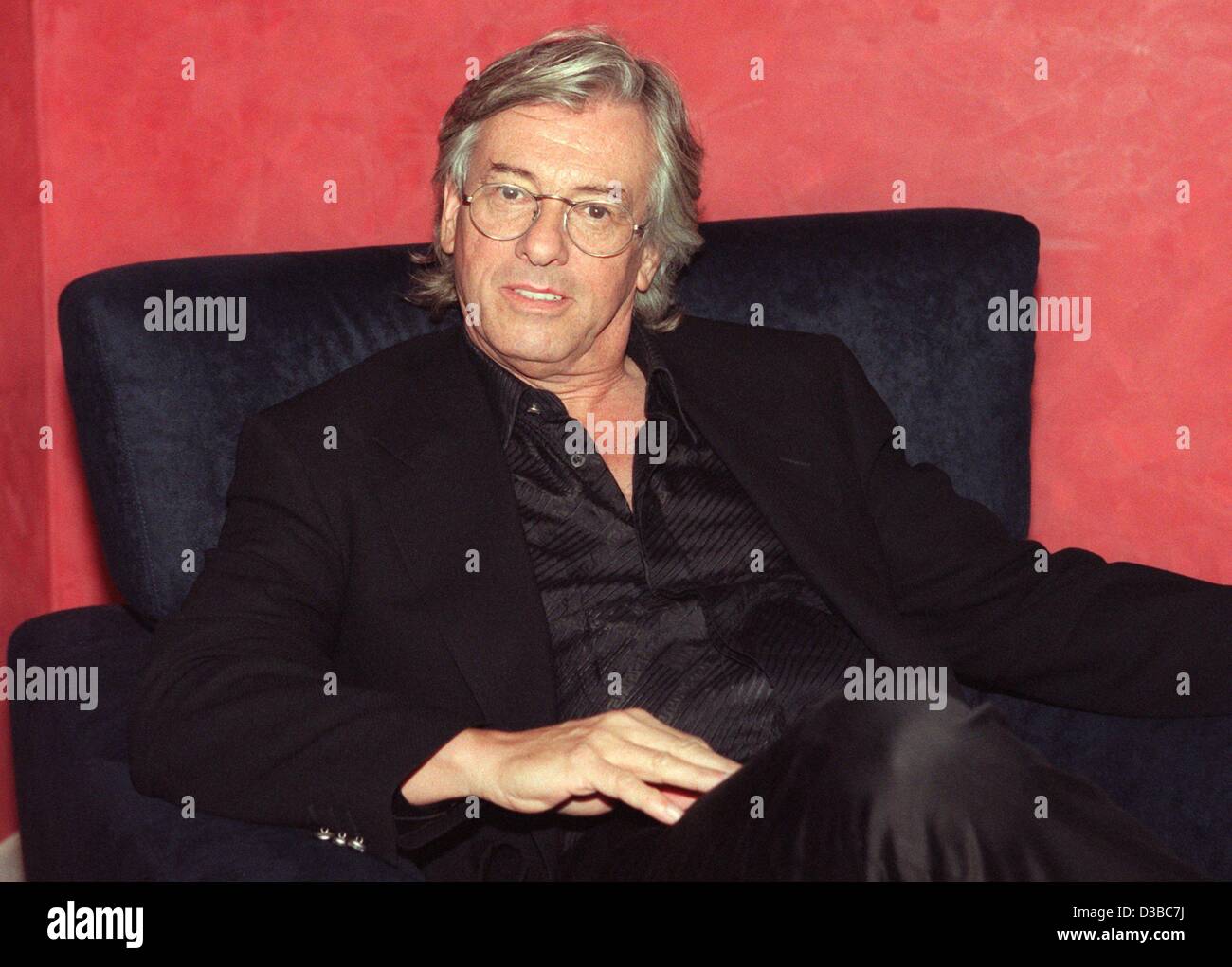 (Dpa-Dateien) - niederländischen Regisseurs Paul Verhoeven ("Basic Instinct"), im Bild bei der Vorstellung seines Films "Starship Troopers" in München, 12. Dezember 1997. Stockfoto