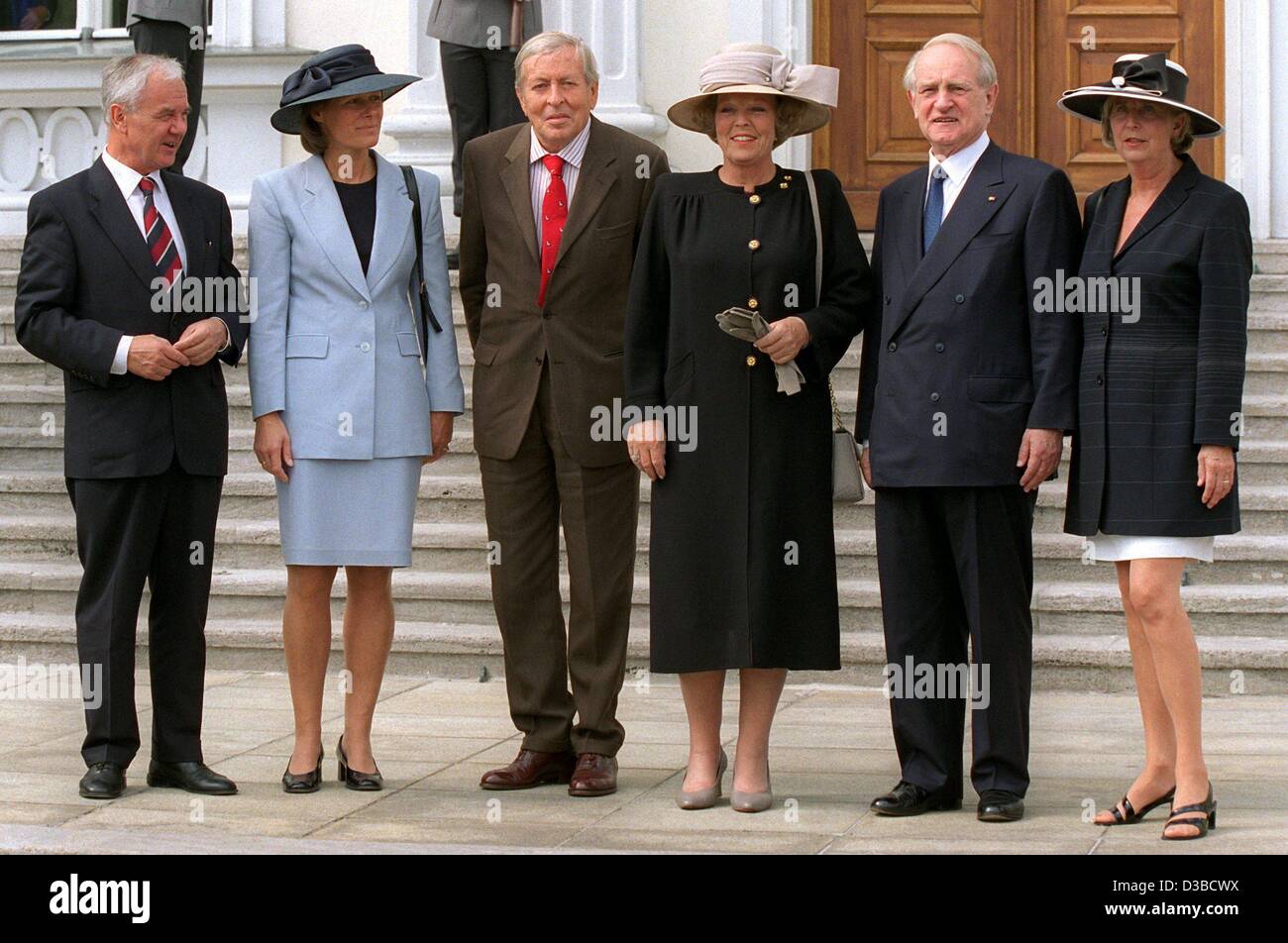 (Dpa-Dateien) - Prinz Claus und (3. v.l) Königin Beatrix (2. v. R) der