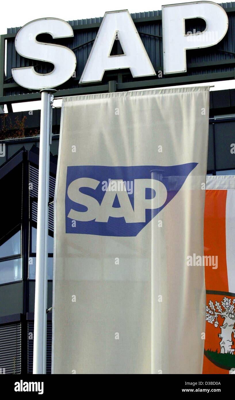(Dpa) - das Logo des Software-Unternehmens SAP ist am deutschen Hauptsitz in Walldorf bei Heidelberg, 29. Januar 2003 sehen. Trotz der schwächeren Umsatz SAP hob Ergebnis im vierten Quartal 2002 stark auf 474 Millionen Euro von 319 Millionen ein Jahr zuvor, die deutschen Software-Riese sagte 30 Stockfoto