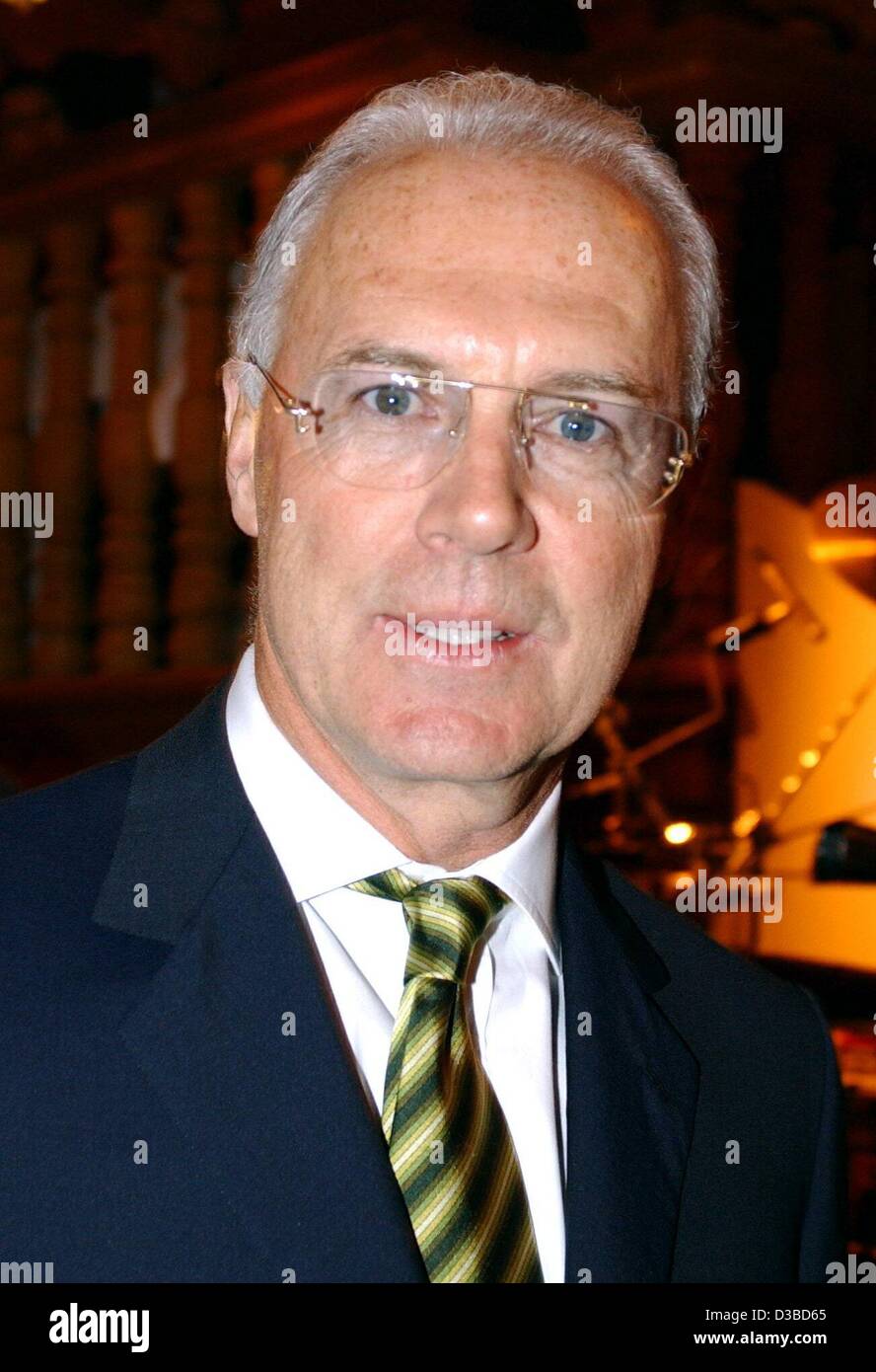 (Dpa) - Franz Beckenbauer, Präsident von Deutschlands erfolgreicher Fußballverein Bayern Muenchen, abgebildet auf einer Party von der deutsche Autohersteller Audi in Kitzbühel, Österreich, 26. Januar 2003. Stockfoto