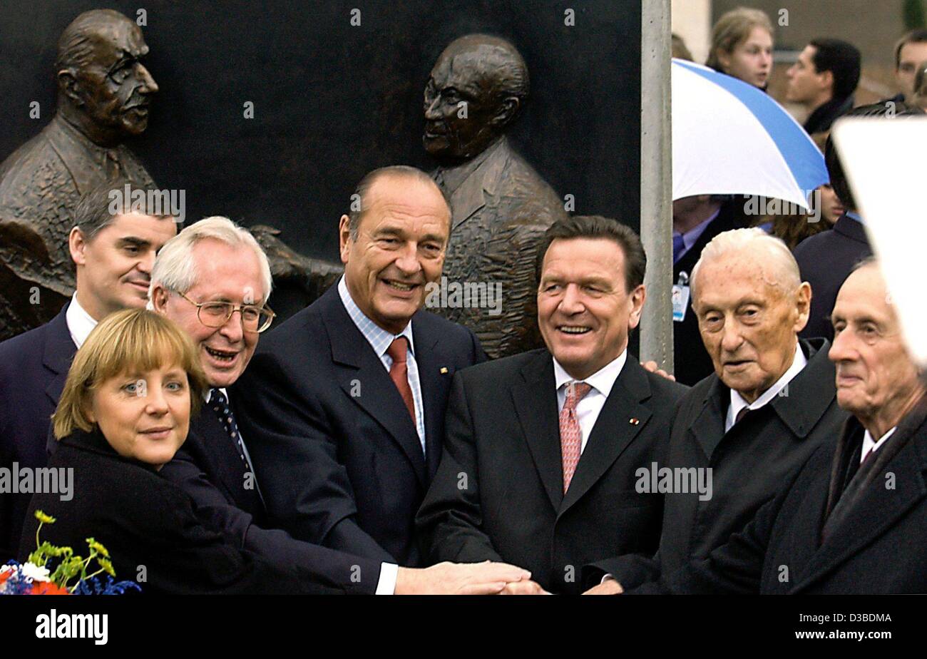(Dpa) - Angela Merkel, Vorsitzende der deutschen CDU, Bernhard Vogel, Ministerpräsident des Landes Thüringen, der französische Präsident Jacques Chirac, deutsche Bundeskanzler Gerhard Schröder, Max Adenauer, der Sohn des ehemaligen deutschen Bundeskanzler Konrad Adenauer und Philippe de Gaulle, der Sohn von der für Stockfoto