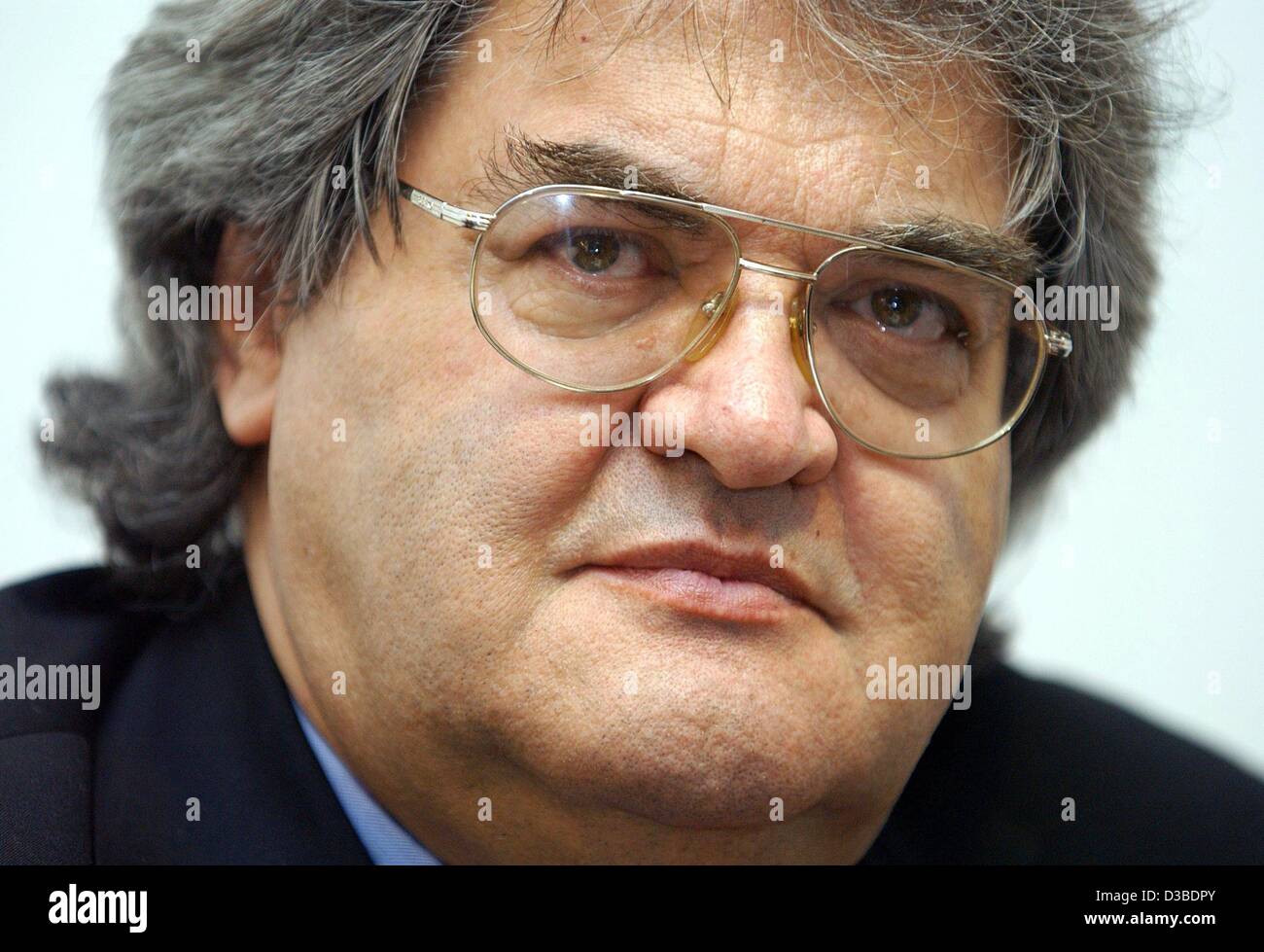 (Dpa) - Helmut Markwort, Chefredakteur der deutschen Nachrichten Magazin 'Focus', abgebildet in Frankfurt am Main, 23. Januar 2003. Er denkt nicht nach 10 Jahren als Chefredakteur in den Ruhestand: "Ich habe versprochen, für ein paar Jahre weitermachen", sagte die 66-jährige im Radio am 12. Januar. Stockfoto