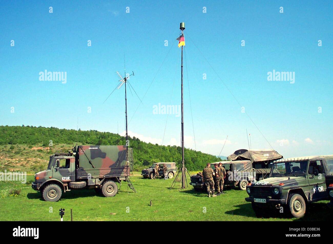 (Dpa) - die Bodenstation (GCS) einer "Luna X-2000" Aufklärungs-Drohne des deutschen Herstellers EMT, in der Nähe von Prizren, Kosovo (Filer 2001/2002). Die Vereinten Nationen haben das UAV (unmanned aerial vehicles) im Irak eingesetzt werden angefordert. Das Aufklärungssystem schicken Video und Daten von t Stockfoto