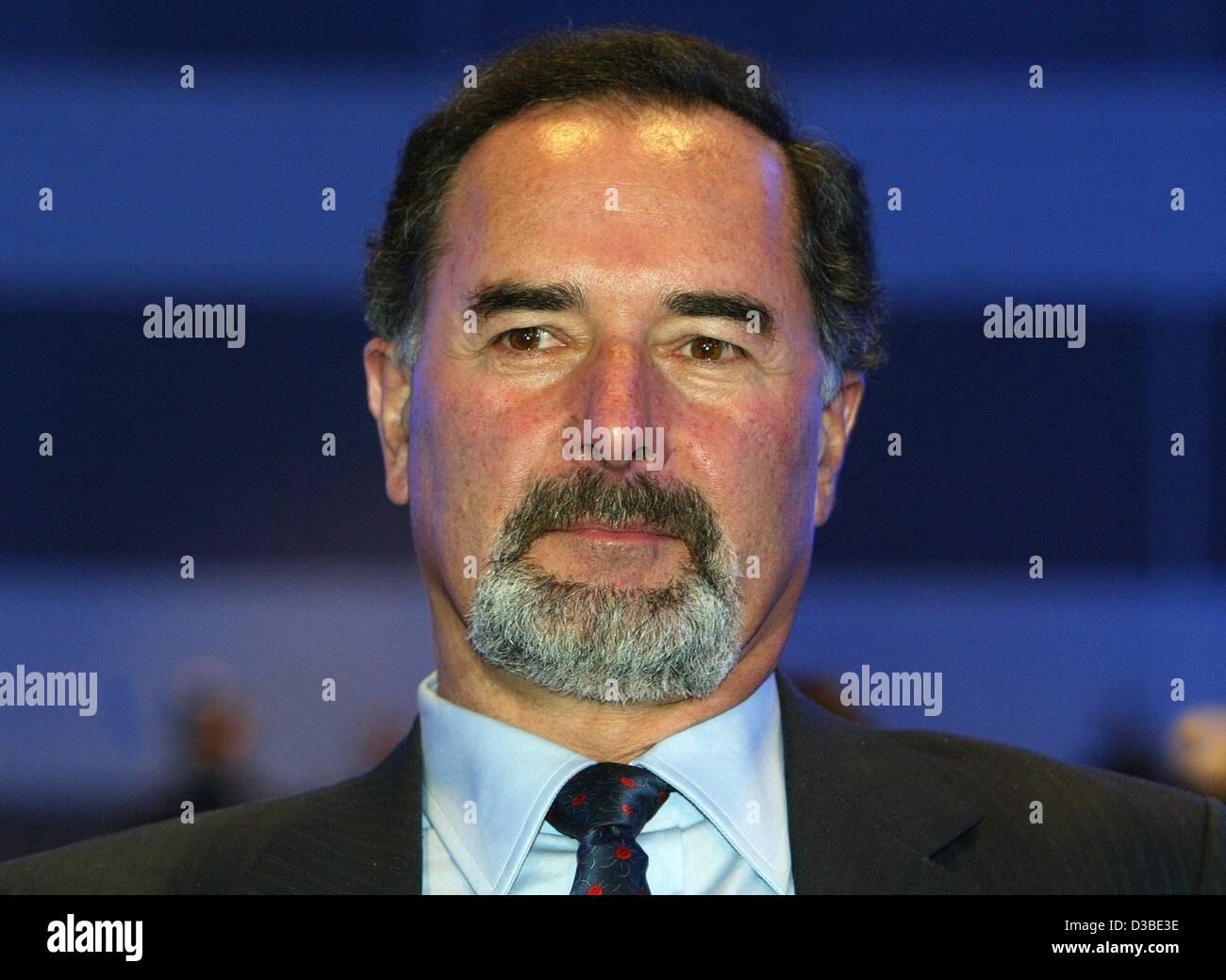 (Dpa) - Bernd Pischetsrieder, Vorsitzender des Vorstands des deutschen Automobilkonzerns Volkswagen (VW), abgebildet in Wolfsburg, 13. Januar 2003. Stockfoto