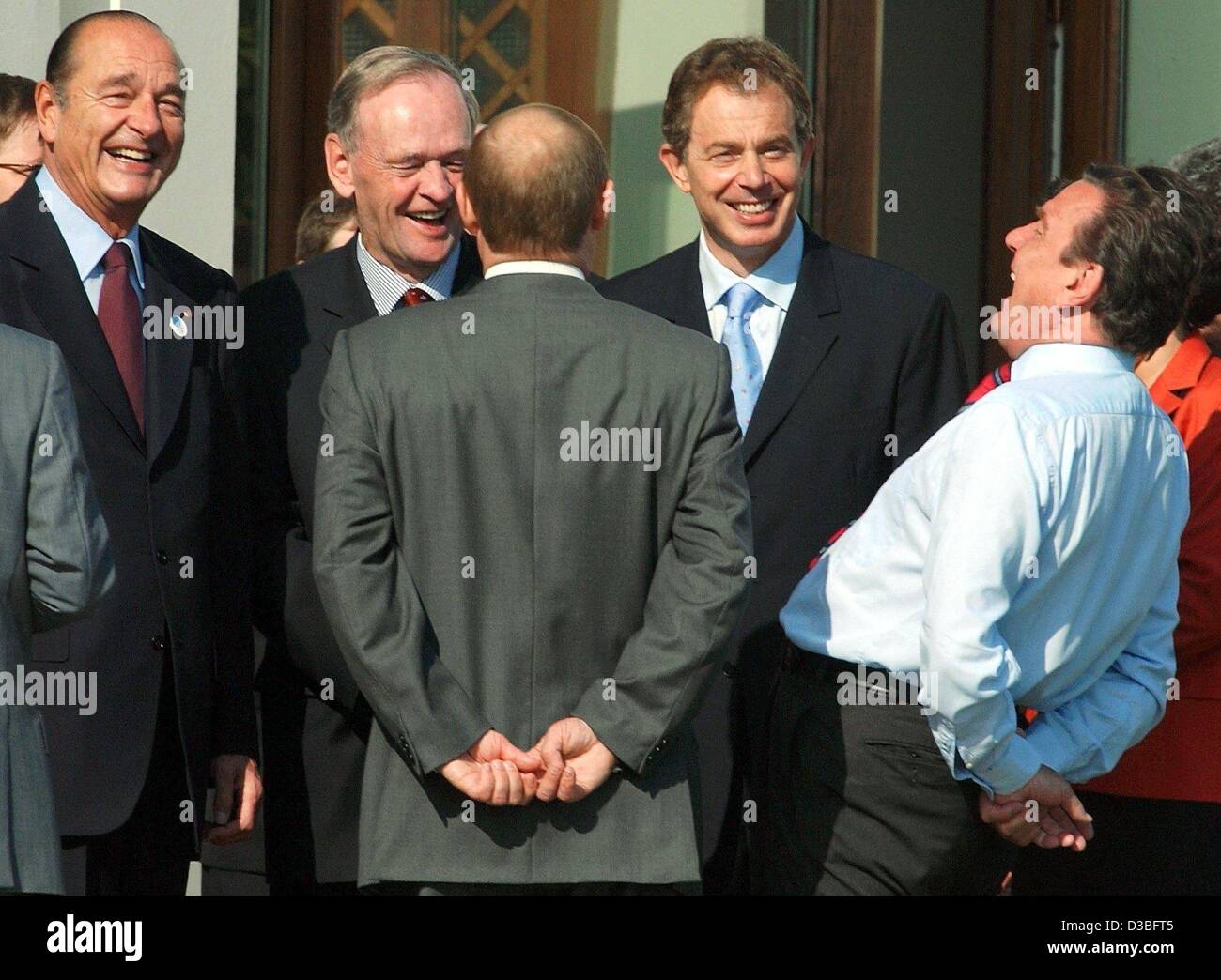 (Dpa) - von R: Bundeskanzler Gerhard Schroeder, der britische Premierminister Tony Blair, der russische Präsident Vladimir Putin, kanadischen Premier Jean Chretien und der französische Präsident Jacques Chirac in einer entspannten Atmosphäre zusammen stehen und lachen während des G8-Gipfels in Evian, Frankreich, 3. Juni 2003. Fragen der Stockfoto