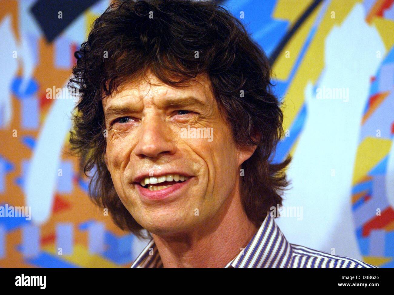 (Dpa) - Mick Jagger, Frontmann der britischen Rockgruppe Rolling Stones, lächelt während einer Pressekonferenz in München, 5. Juni 2003. Stockfoto