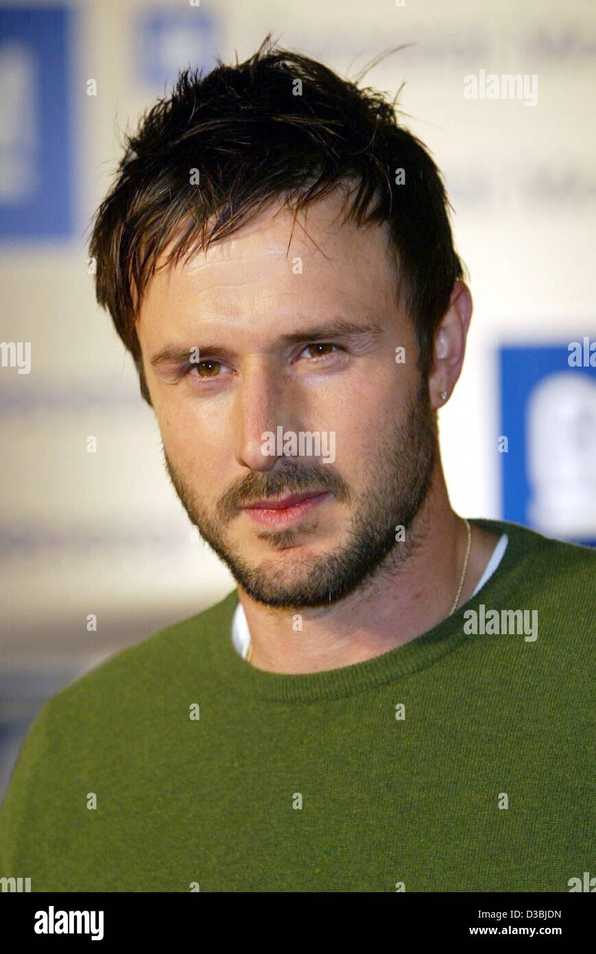 (Dpa) - US-Schauspieler David Arquette ("nie alleine sterben") kommt auf der GM (General Motors) Celebrity Fashion Show in Hollywood, 18. März 2003. Stockfoto