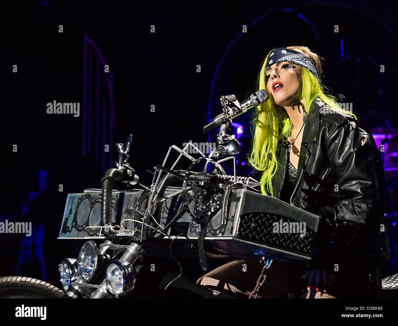 Amerikanische Sängerin Lady Gaga führt bei ihrem Born This Way Ball Tour in Toronto, Ontario, Kanada am Samstag, 9. Februar 2013. Stockfoto