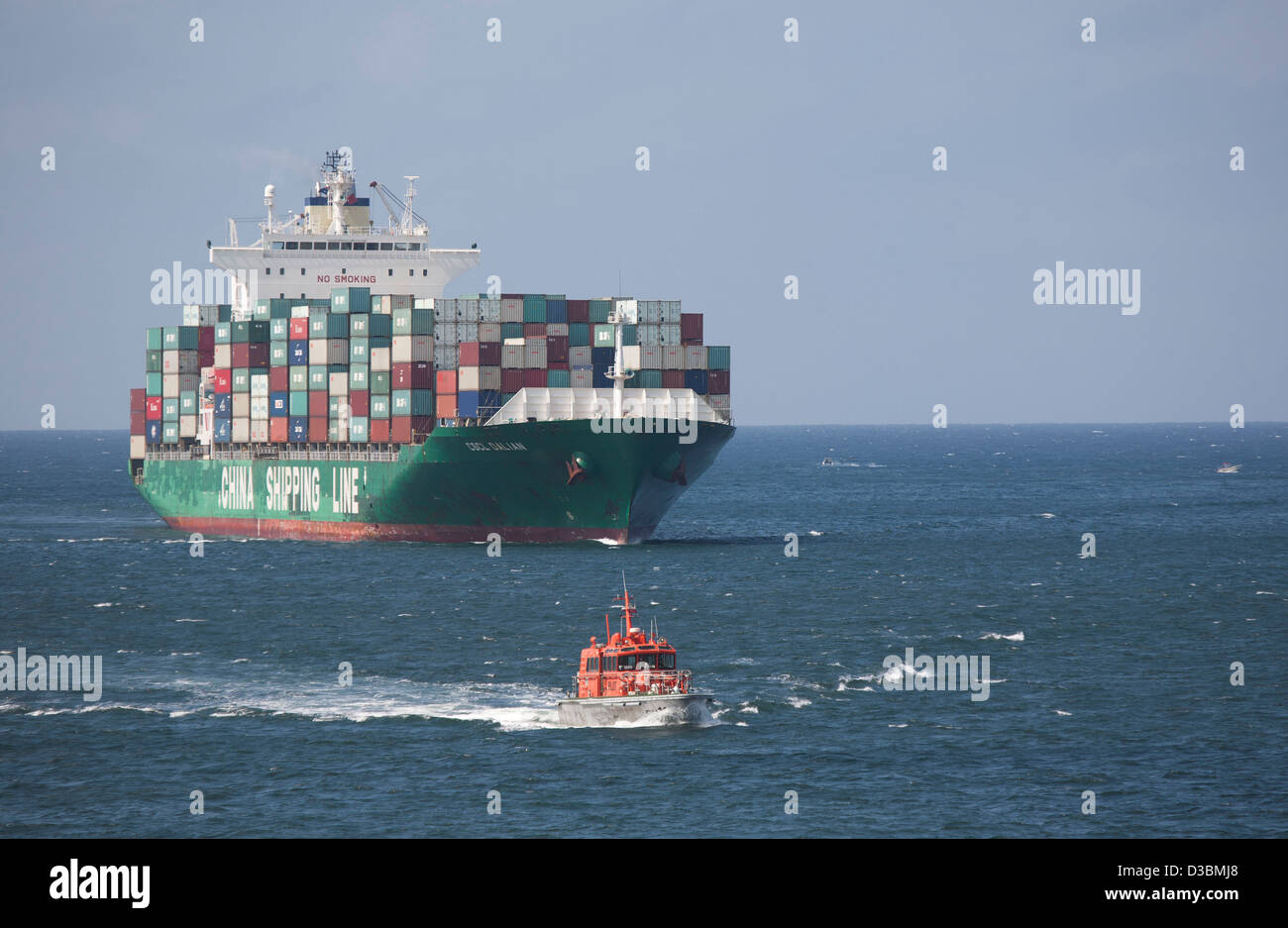 Containerschiff mit Hilfe der Port Botany Pilot Port Botany Sydney Australia Stockfoto