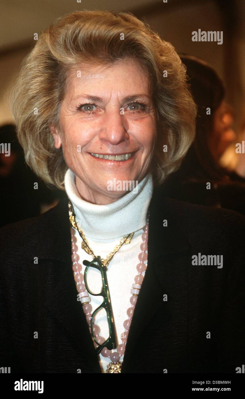 (Dpa) - Giovanna Gentile Ferragamo, verantwortlich für die Damen-Kollektionen des Familienunternehmens Mode Ferragamo, Picured während der Prêt zeigt in Paris, 2. März 2003. Stockfoto