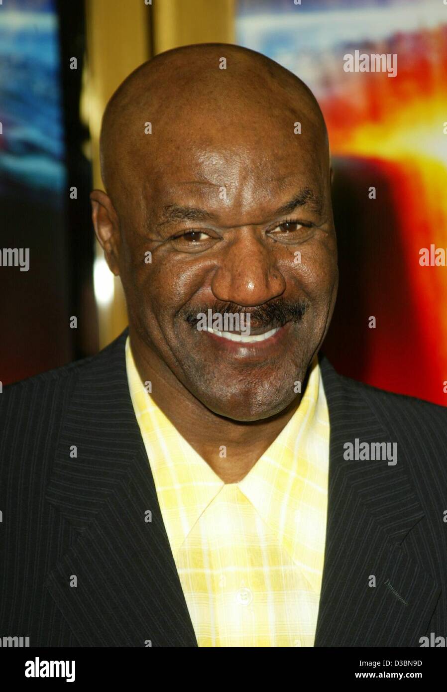 (Dpa) - lächelt Schauspieler Delroy Lindo ("Malcolm X") vor der Premiere seines neuen Films "The Core" am Nationaltheater in Los Angeles, 25. März 2003. Der Sohn jamaikanischer Eltern Lindo geboren und aufgewachsen in Lewisham, England bis zum Teenageralter er mit seiner Mutter nach Toronto, Kanada zog. Stockfoto