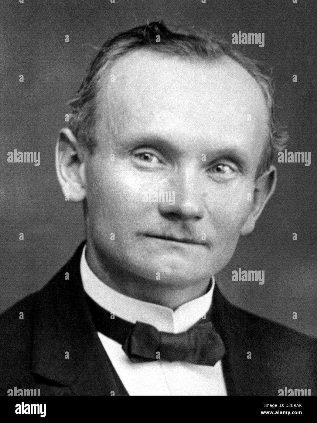 (Dpa-Dateien) - Reinhold Burger (1866-1954), der Erfinder der Thermoskanne, in ein Bild von Firmenkomplex, Deutschland, um 1900. Der Erfinder des nützlichen Fläschchen stammt aus der Stadt Firmenkomplex. Burger im Jahr 1894 gründete die Firma Burger & Co hatte die Idee, die Stabilität der Doppel - überprüfen Stockfoto