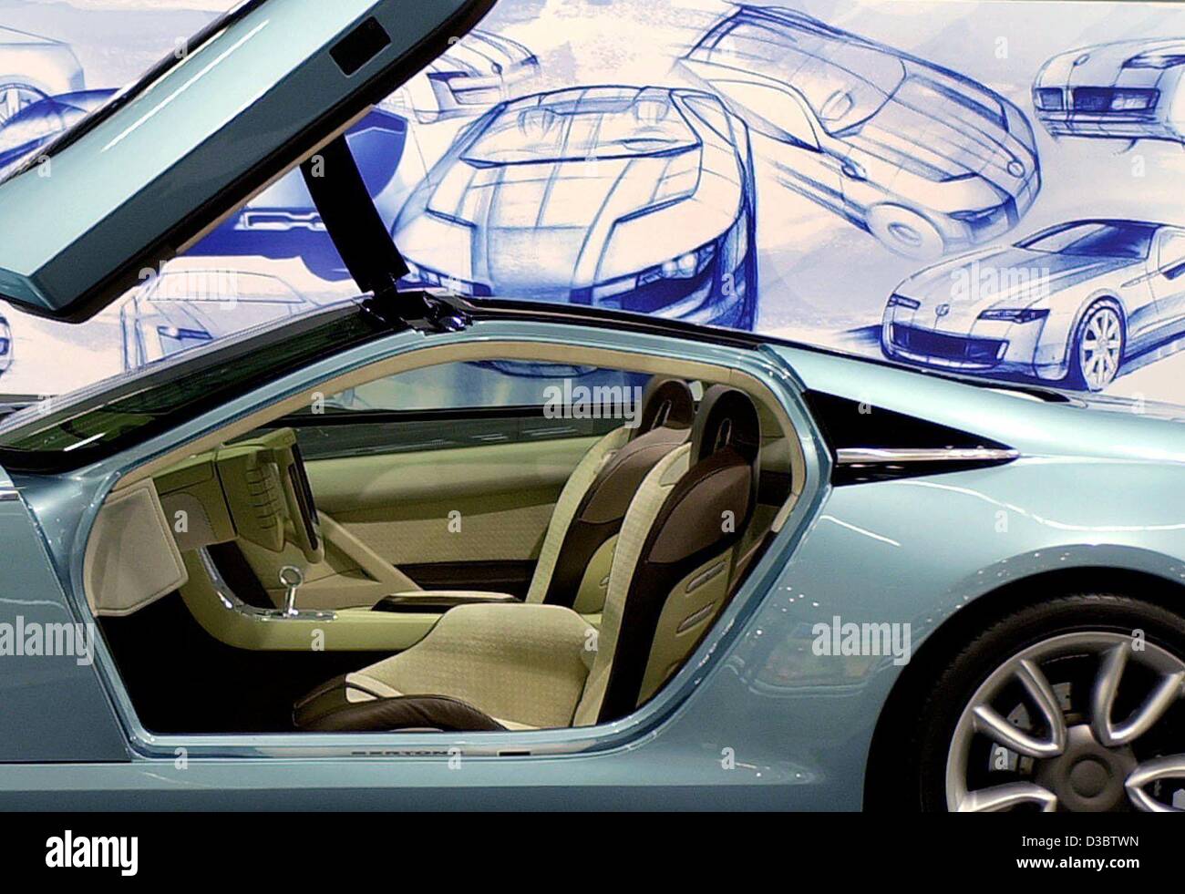 (Dpa) - eine Studie im Design von Auto-Designer Bertone, auf Basis eines BMW Z8-Chassis ist auf der 60. internationalen PKW IAA in Frankfurt am Main, 9. September 2003 vorgestellt. Bertone entworfen viele der BMW Autos seit den 1960er Jahren. Stockfoto