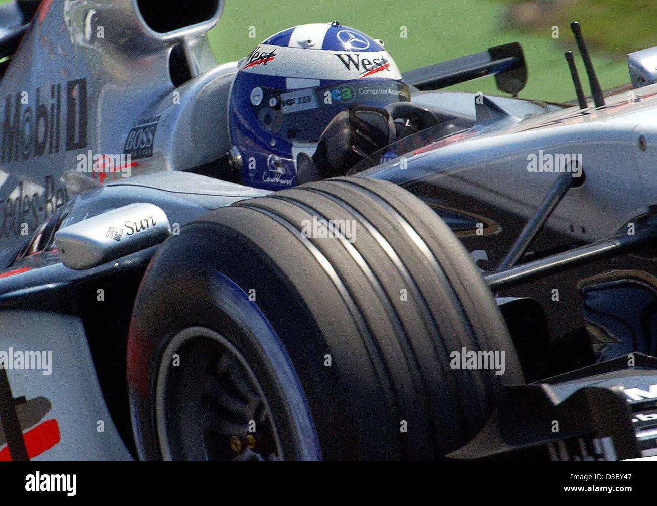 (Dpa) - schottischen Formel 1 pilot David Coulthard (McLaren-Mercedes) steuert seinen Boliden durch eine Kurve während des freien Trainings auf dem Hockenheimring Rennstrecke in Hockenheim, Deutschland, 1. August 2003. Er endet mit der Bestzeit. Die 12. Auflage von der World Championships, den Grand Prix von Deutschland, Stockfoto