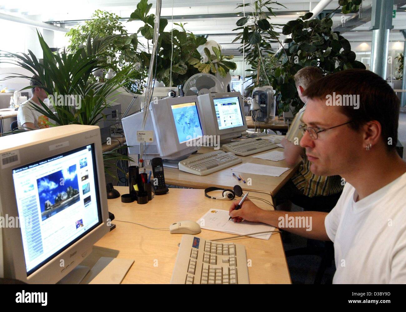 (Dpa) - ein Blick in die Büros der Web-Portal und Internet-Provider "web.de" in Karlsruhe, Deutschland, 15. Juli 2003. Stockfoto
