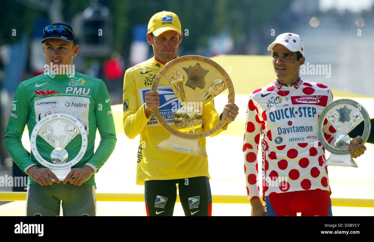 (Dpa) - siegreich uns Postal-Berry Floor Lance Armstrong (C) aus den USA trägt das gelbe Trikot des Gesamtführenden, australischer Radrennfahrer Baden Cooke (L) trägt das grüne Trikot des besten Sprinters und französischen Radfahrer Franzose Richard Virenque (R) das rote gepunktete Trikot des besten Berges Stockfoto