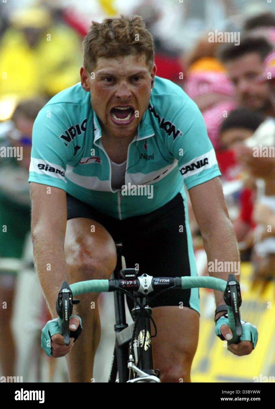 (Dpa) Kämpfe deutscher Radrennfahrer Jan Ullrich Team Bianchi in Richtung Ziellinie der 15 (Dpa) Kämpfe deutscher Radrennfahrer Jan Ullrich Team Bianchi in Richtung Ziellinie der 15