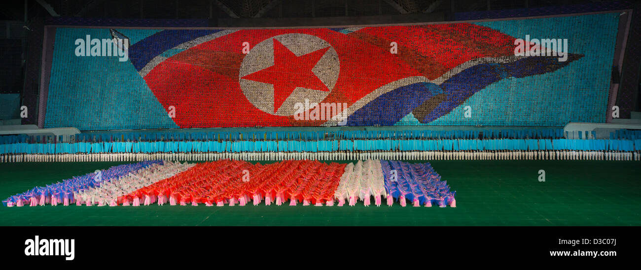 Nordkoreanischer Flagge während der Arirang Mass Games am Maifeiertag Stadium, Pyongyang, Nordkorea Stockfoto