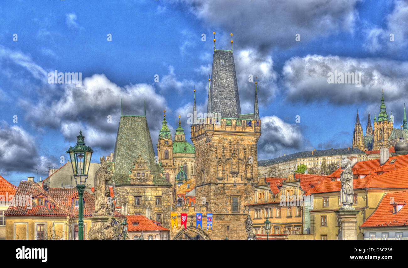 Ansicht von entlang Charles Brücke in Richtung Mala Strana und Prager Burg (Spezialeffekt) Stockfoto