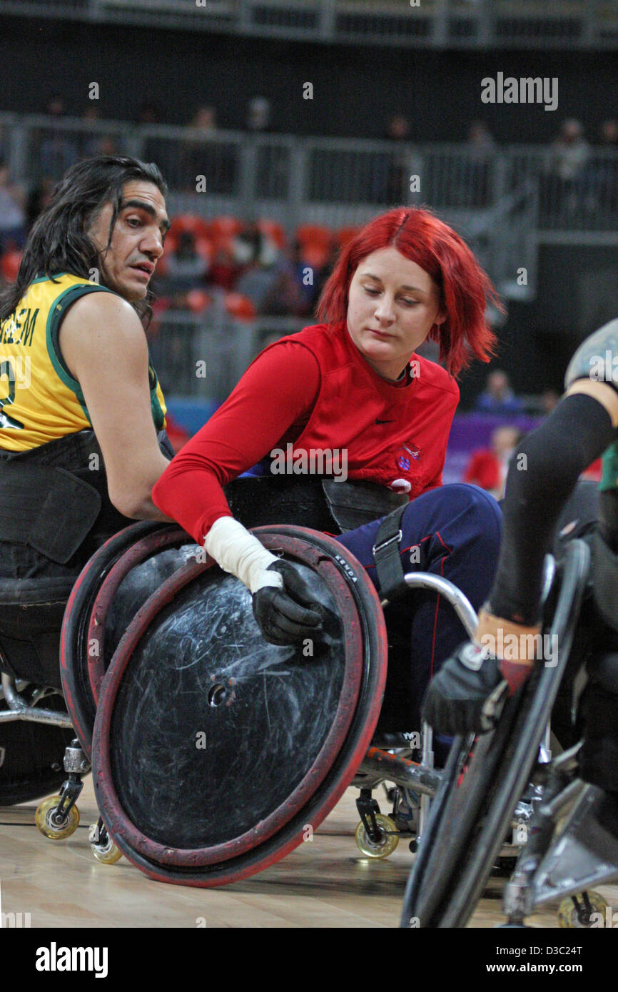 Kylie Grimes GB V Naz Erdem von Australien in den Rollstuhl-Rugby in der O2 Arena. Stockfoto