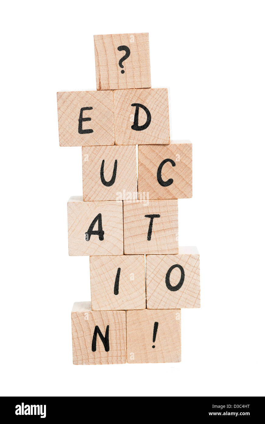 Bildung ausgeschrieben mit Holzklötzen und Ausrufezeichen. Stockfoto