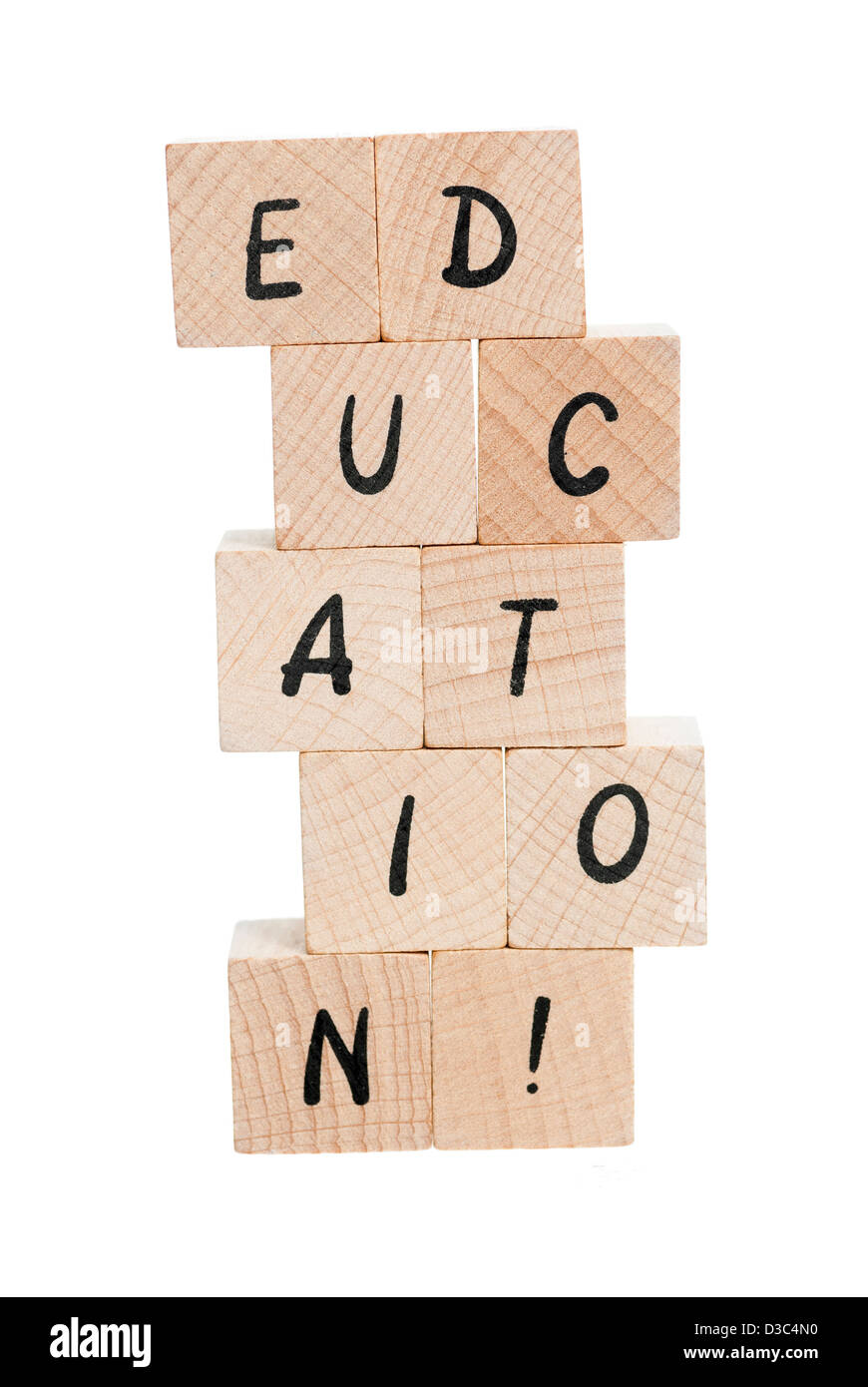 Bildung ausgeschrieben mit Holzklötzen und Ausrufezeichen. Stockfoto