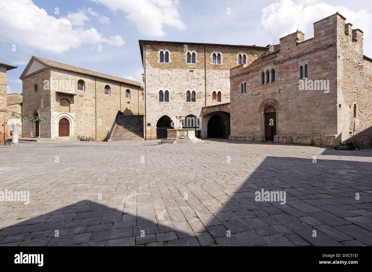 Blick auf Piazza Silvestri in Bevagna, Umbrien, Italien Stockfoto
