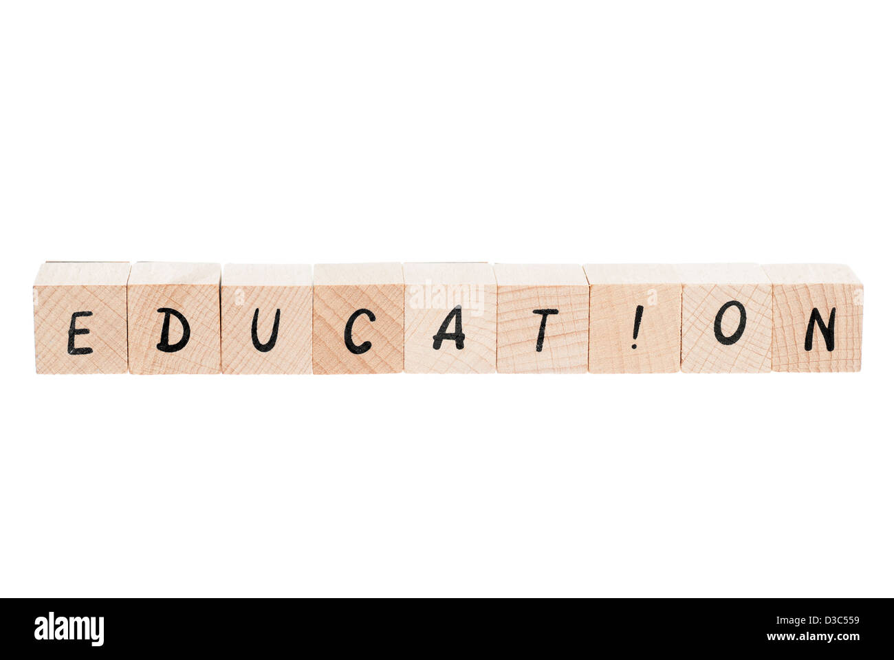 Bildung ausgeschrieben mit Holzklötzen und Ausrufezeichen. Stockfoto