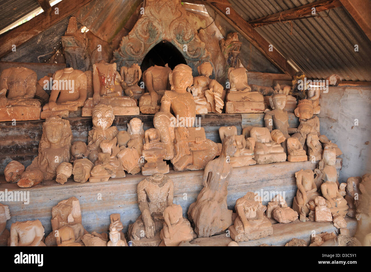 Gebrochene buddhistischen Statuen, Kakku, Shan-Staat, Burma, Myanmar Stockfoto