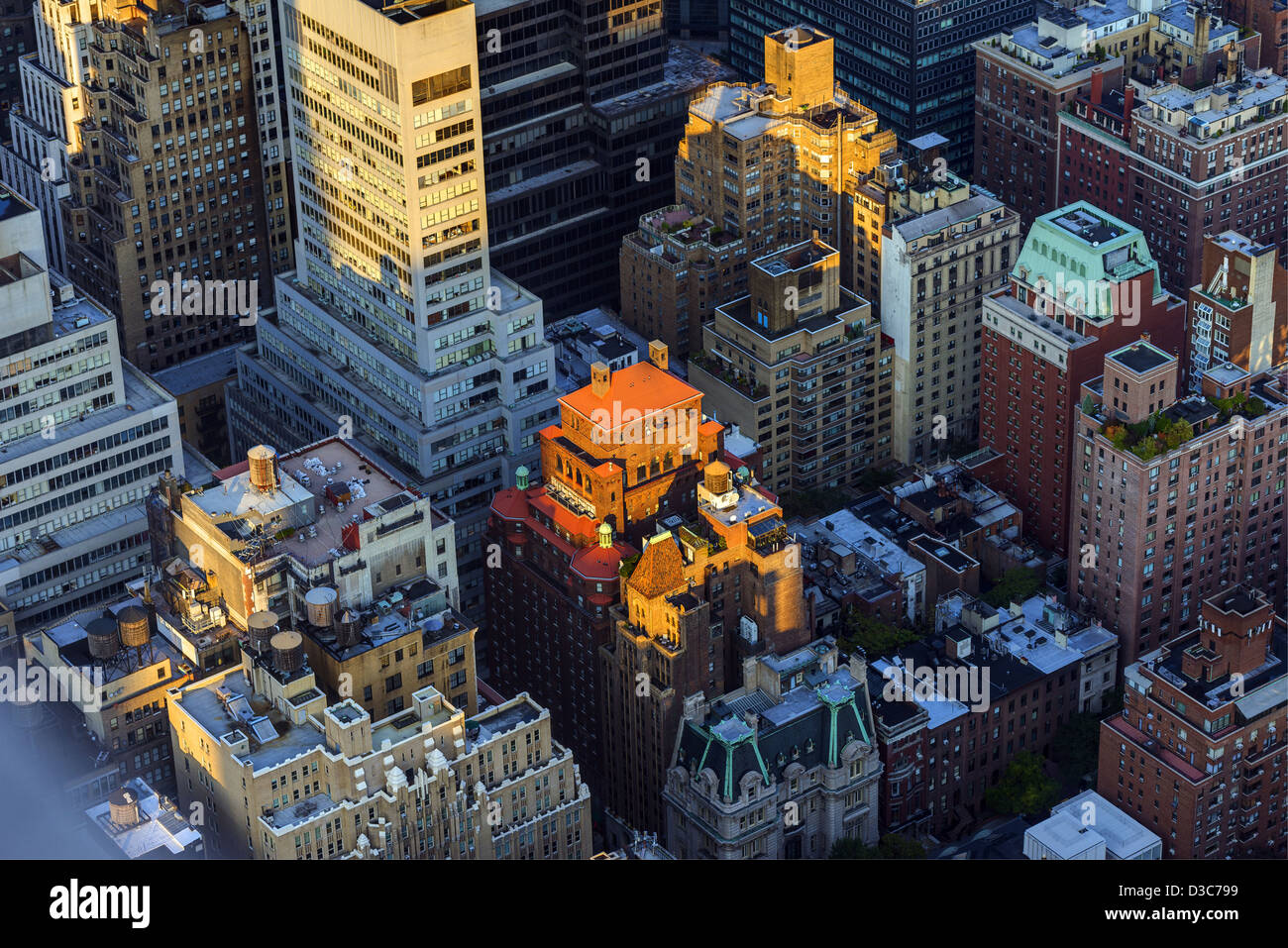 Blick hinunter auf Mid Town Manhattan vom Empire State Building, New York City Stockfoto