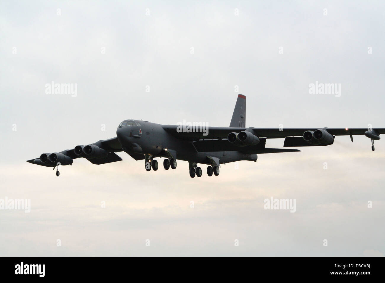 US Air Force B-52 Stratofortress Landung. Stockfoto