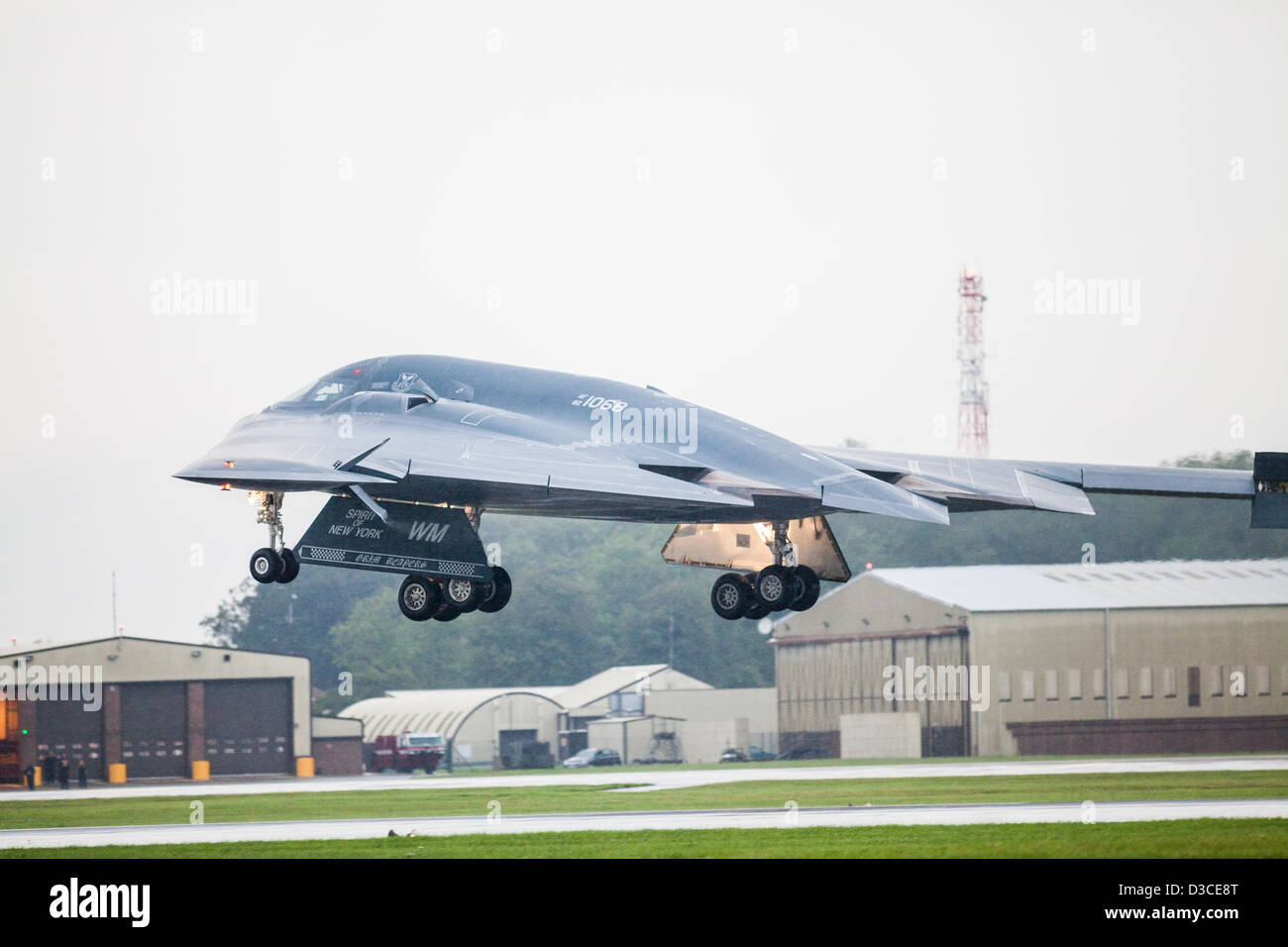 B2 Bomber am Ansatz auf RAF Fairford Stockfoto