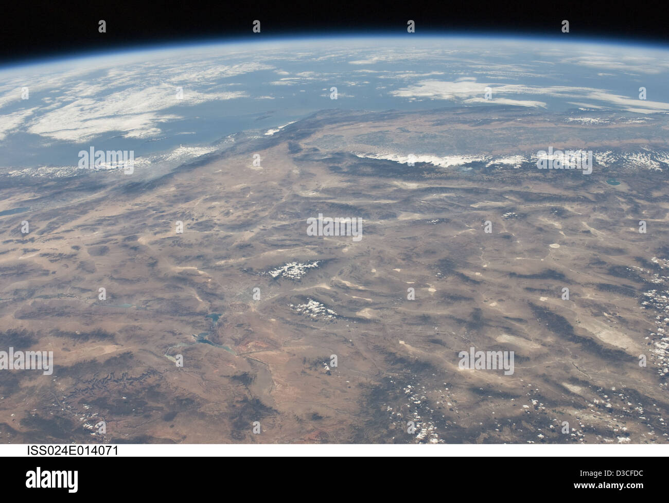 Eine Crew Earth Observation von der Internationalen Raumstation zeigt den Südwesten der Vereinigten Staaten, einschließlich des Grand Canyon, Lake Mead, der Mojave-Wüste und Teile von Nevada und Kalifornien. Das Bild bietet Einblicke in die Landschaft der Erde aus dem Weltraum. Stockfoto