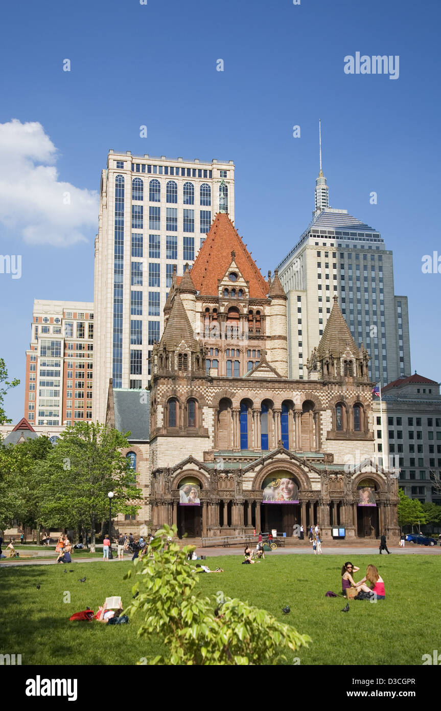 Copley Square mit Dreifaltigkeitskirche im Hintergrund, Boston, Massachusetts, Usa Stockfoto