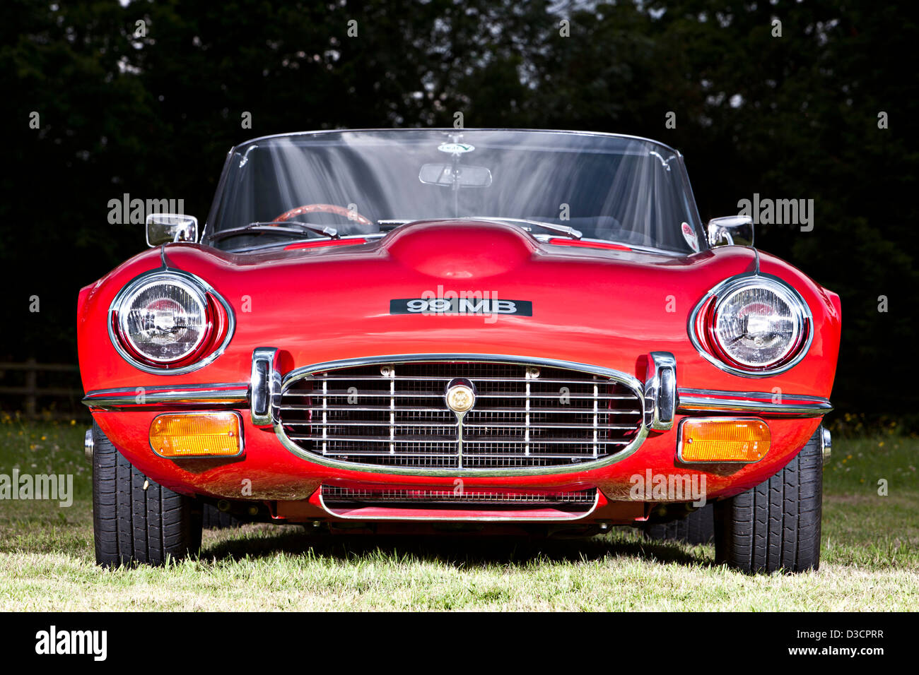 Roten Jaguar E-Type, Seitenansicht Stockfoto