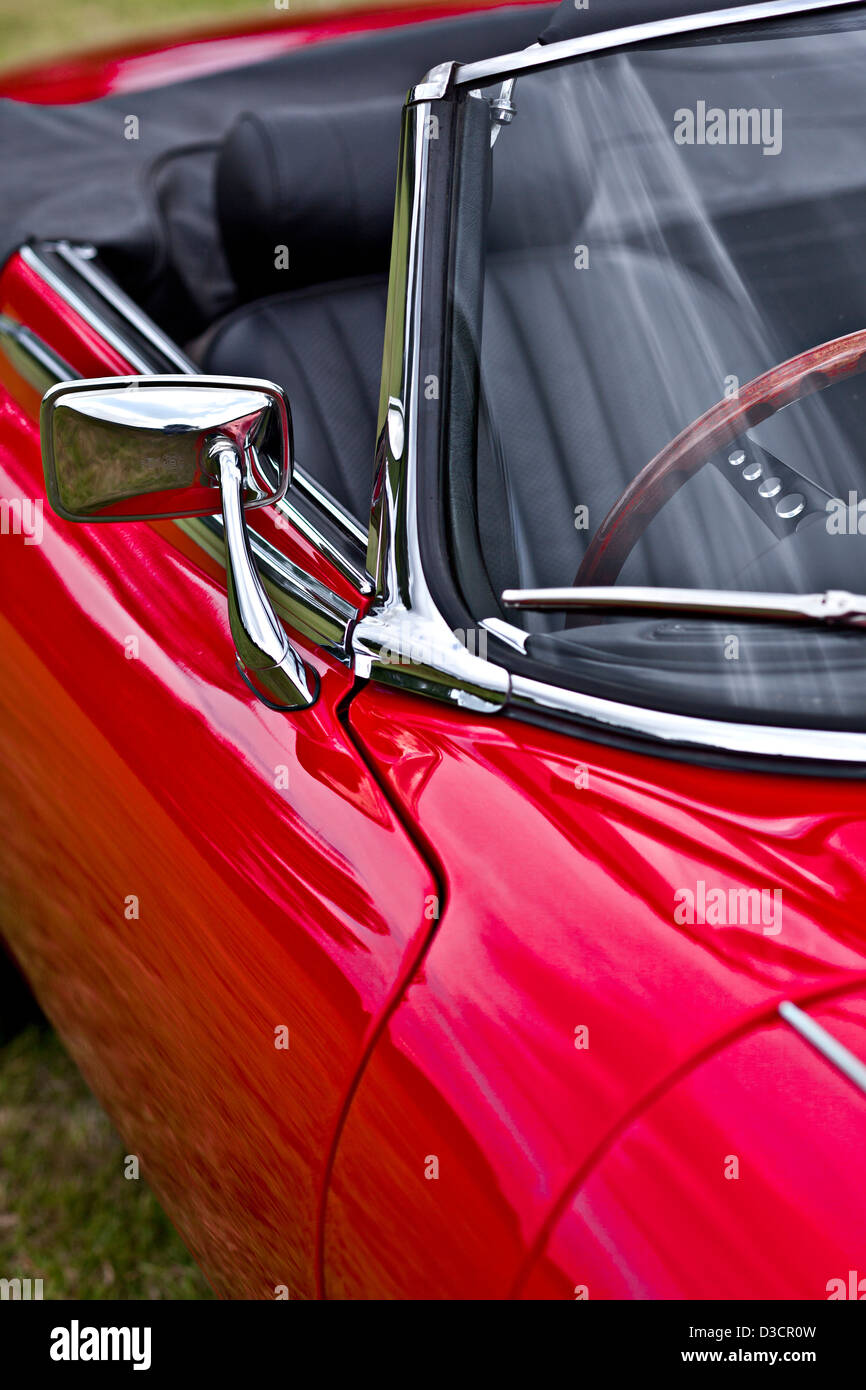 Roten Jaguar E-Type, Nahaufnahme von Außenspiegel Stockfoto