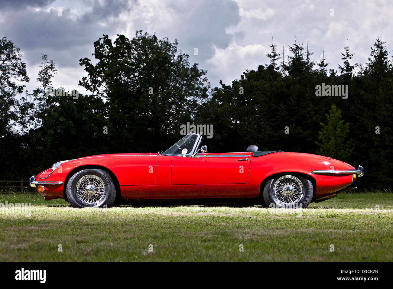 Roten Jaguar E-Type, Seitenansicht Stockfoto
