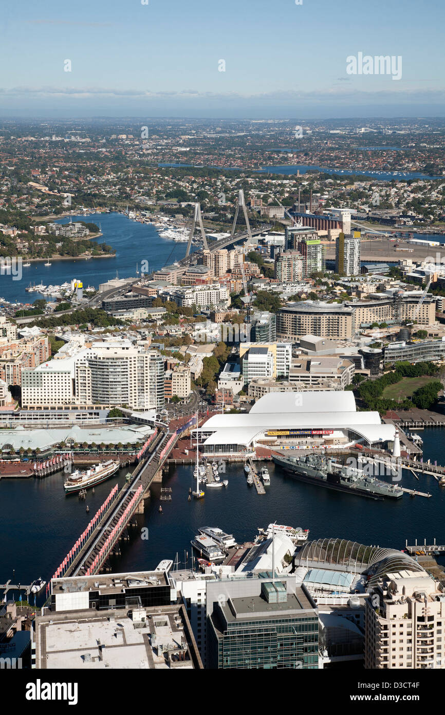 Erhöhten Antenne anzeigen mit Blick auf die Pyrmont Bridge - Darling Harbour und in die Blue Mountains Sydney Australia Stockfoto