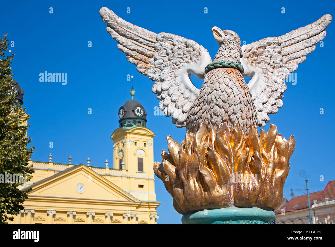 Phoenix-Statue auf dem Hauptplatz von Debrecen Ungarn zum Gedenken an die Re Geburt der Stadt Stockfoto