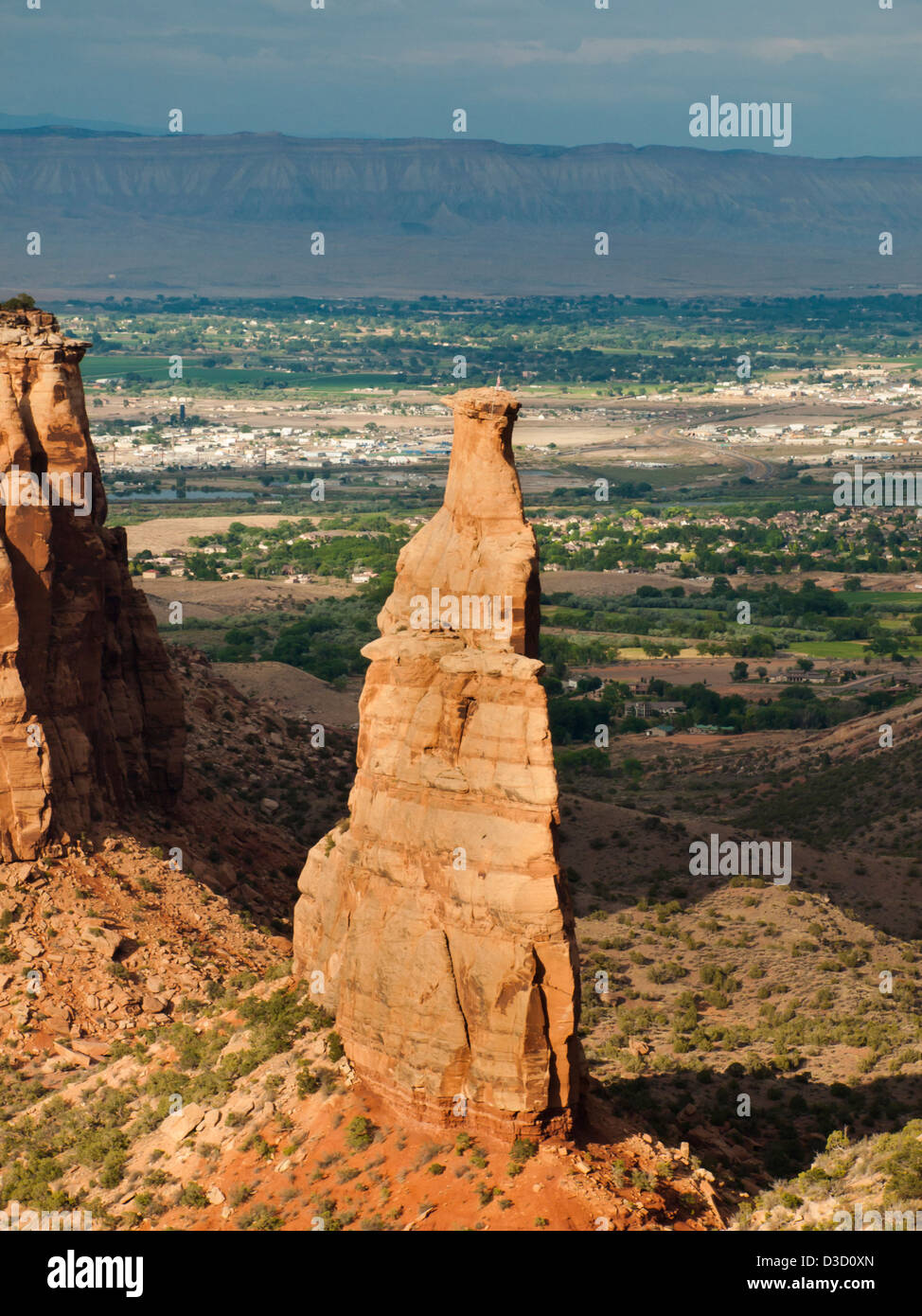 Colorado National Monument ist ein Teil des National Park Service in der Nähe der Stadt Grand Junction, Colorado. Spektakuläre Schluchten tief in Sandstein und Granit Gneis - Schiefer Felsformationen, in einigen Bereichen. Stockfoto