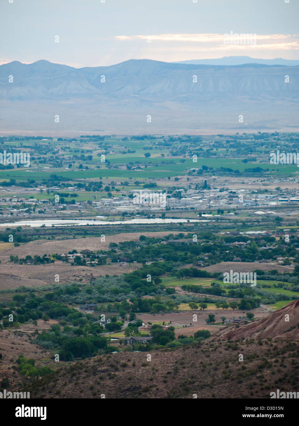 Colorado National Monument ist ein Teil des National Park Service in der Nähe der Stadt Grand Junction, Colorado. Spektakuläre Schluchten tief in Sandstein und Granit Gneis - Schiefer Felsformationen, in einigen Bereichen. Stockfoto