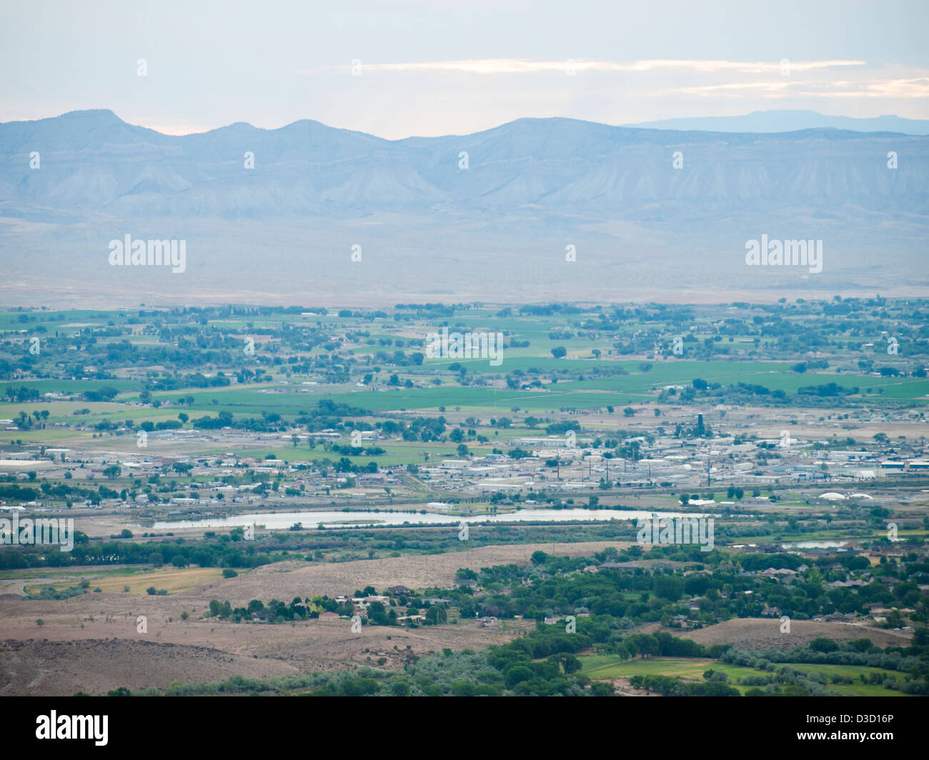 Colorado National Monument ist ein Teil des National Park Service in der Nähe der Stadt Grand Junction, Colorado. Spektakuläre Schluchten tief in Sandstein und Granit Gneis - Schiefer Felsformationen, in einigen Bereichen. Stockfoto