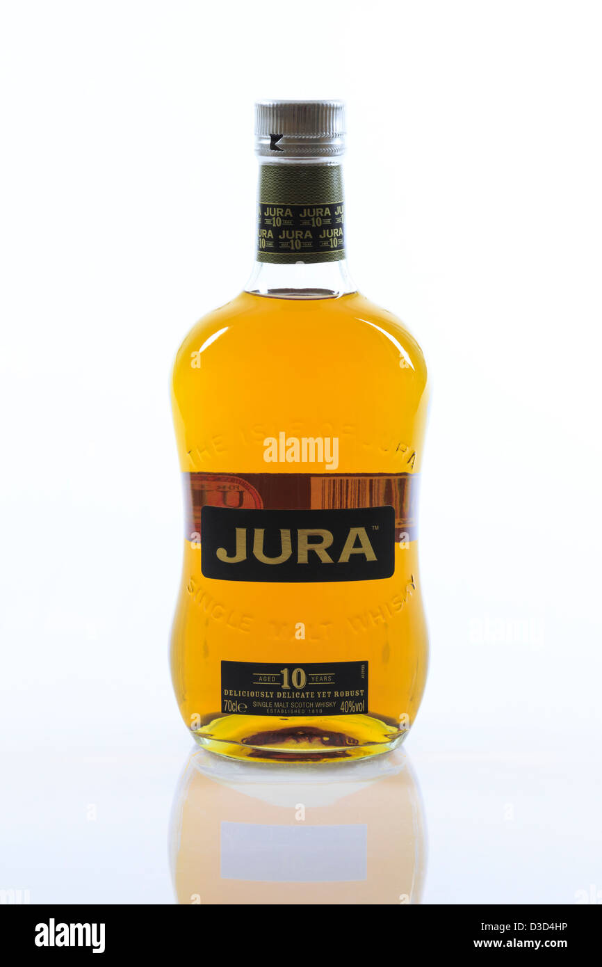 Flasche Jura schottischen Single Malt Scotch Whisky im Alter von 10 Jahren, auf einem weißen Hintergrund. Schottland, Großbritannien, Großbritannien Stockfoto