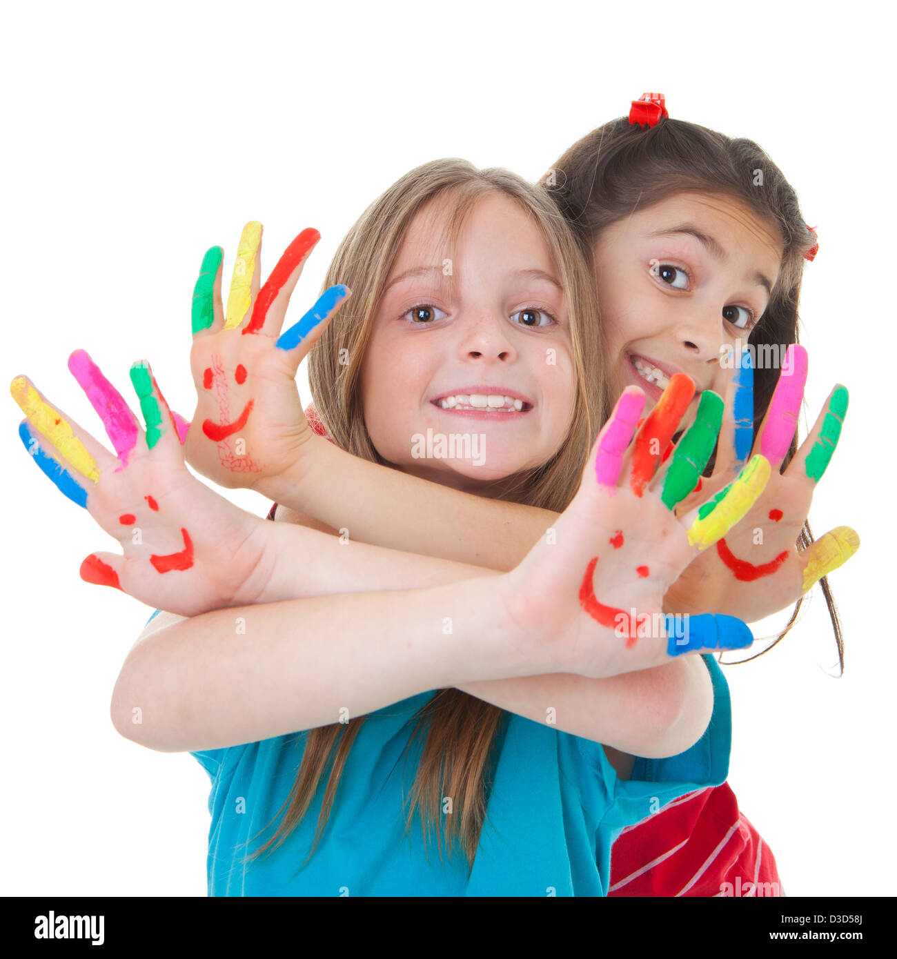 glücklich lächelnde Kinder spielen mit Farbe Stockfoto