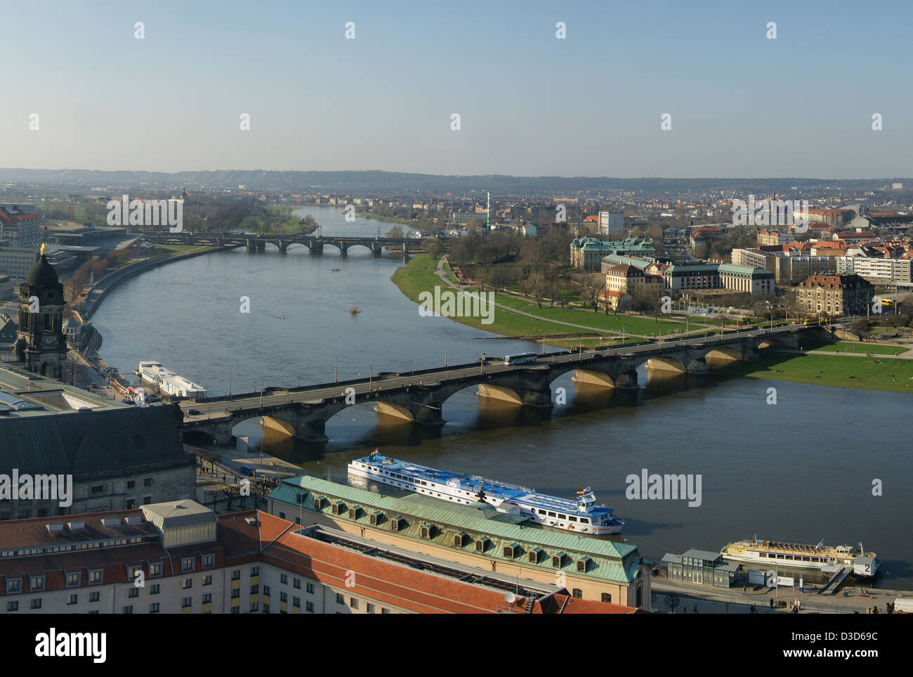Dresden, Deutschland, mit Blick auf die Augustusbruecke Stockfoto