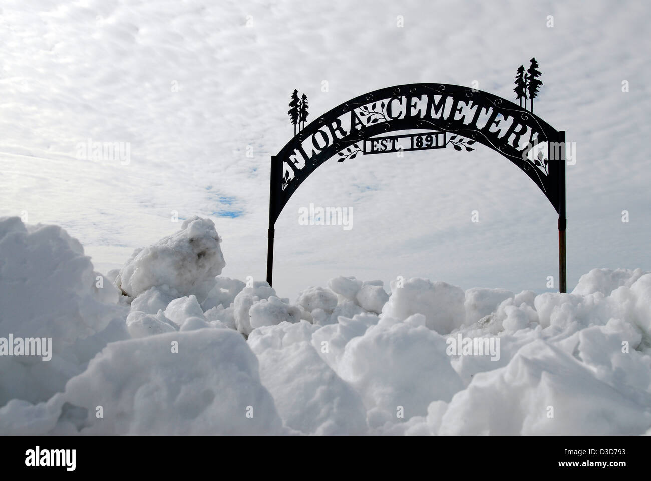 Eingangstor zum Flora Friedhof von Schnee, nordöstlichen Oregon blockiert. Stockfoto