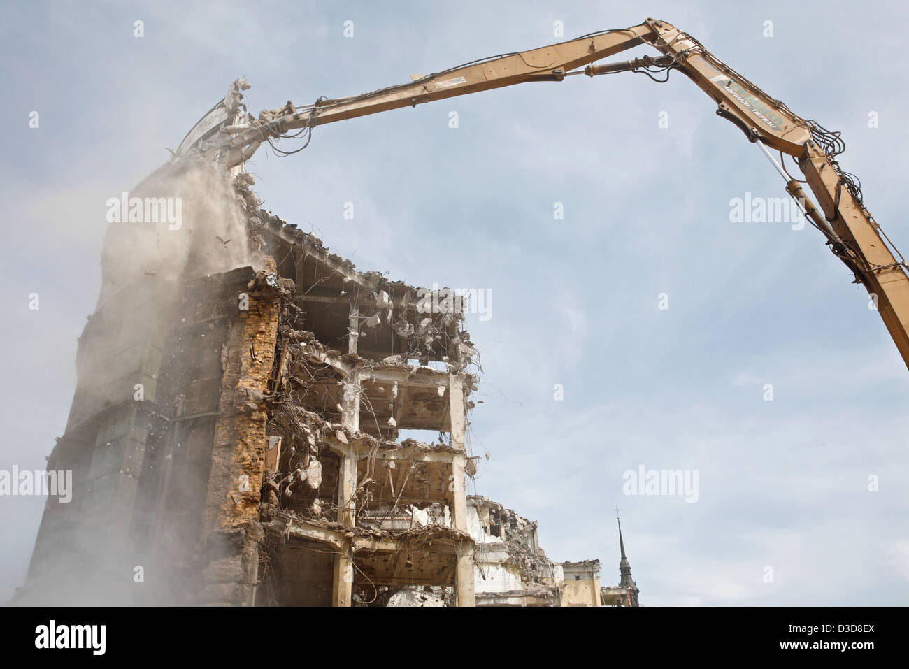 Leipzig, Deutschland, die so genannten Blechdose mit einem Abriss Abbruchzange Stockfoto