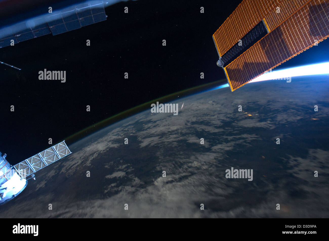 Eine Sternschnuppe im Raum (NASA, internationale Raumstation, 13.08.11) Stockfoto