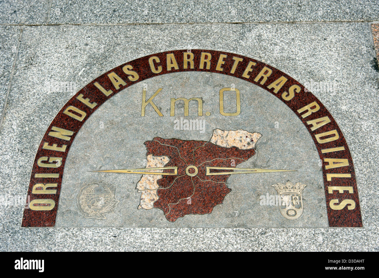 Km 0 auf dem Bürgersteig an der Puerta de Sol Kennzeichnung der Stelle, von dem alle Entfernungen gemessen werden, Madrid, Spanien Stockfoto
